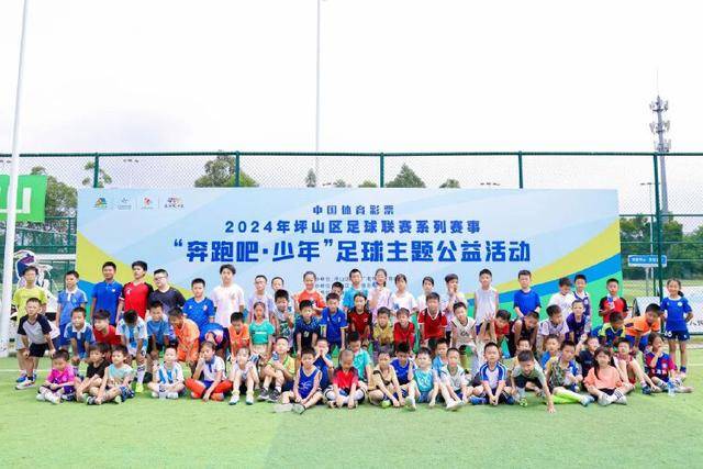 31岁女博士辞职做骑手与驻唱，找回自我的勇气